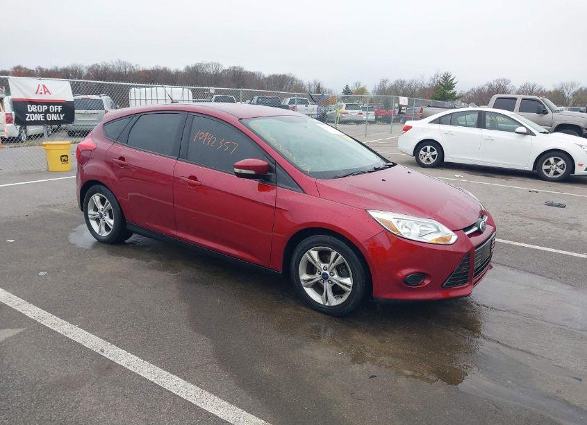 2014 Ford Focus SE (VIN 1FADP3K25EL438540) main photo