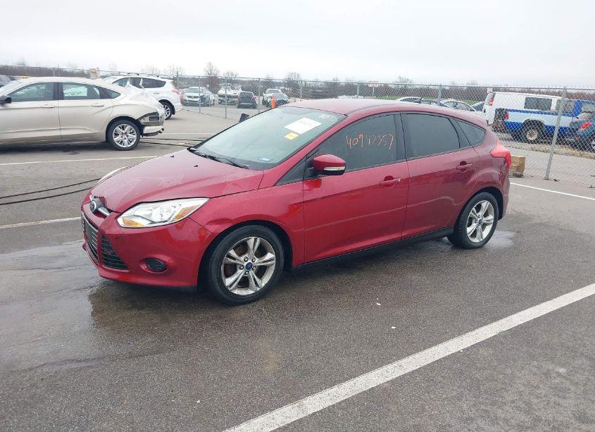Photo 2 of 2014 Ford Focus SE (VIN 1FADP3K25EL438540)