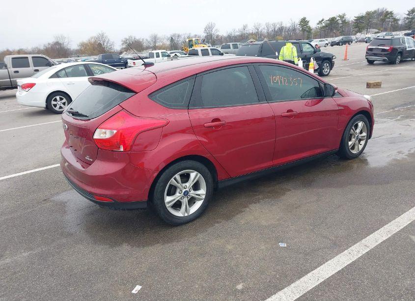 Photo 4 of 2014 Ford Focus SE (VIN 1FADP3K25EL438540)