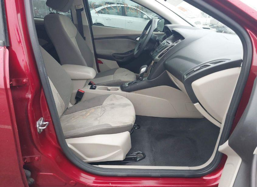 Photo 5 of 2014 Ford Focus SE (VIN 1FADP3K25EL438540)