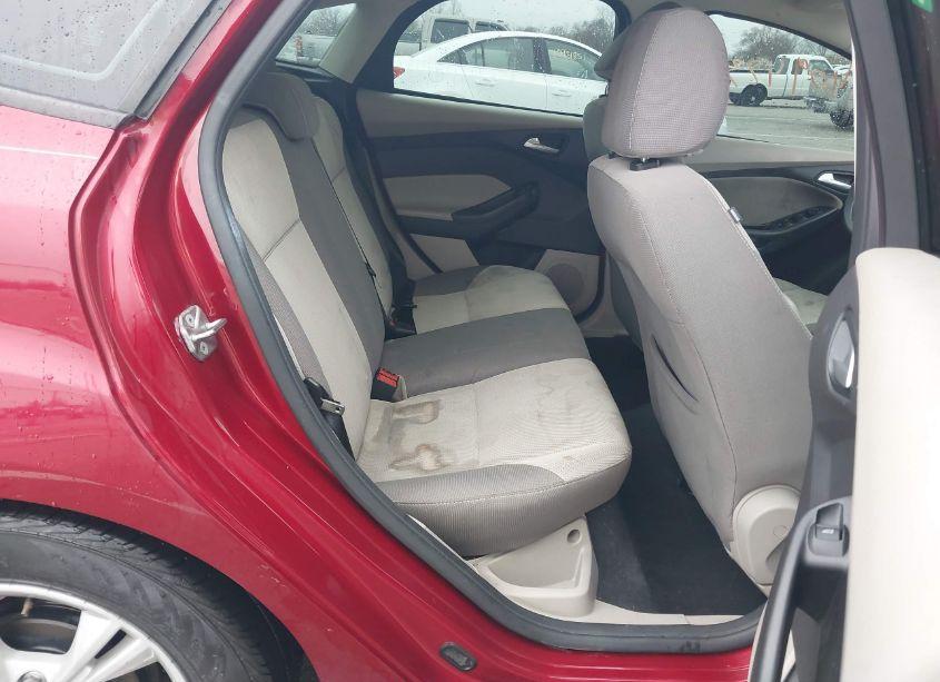 Photo 8 of 2014 Ford Focus SE (VIN 1FADP3K25EL438540)