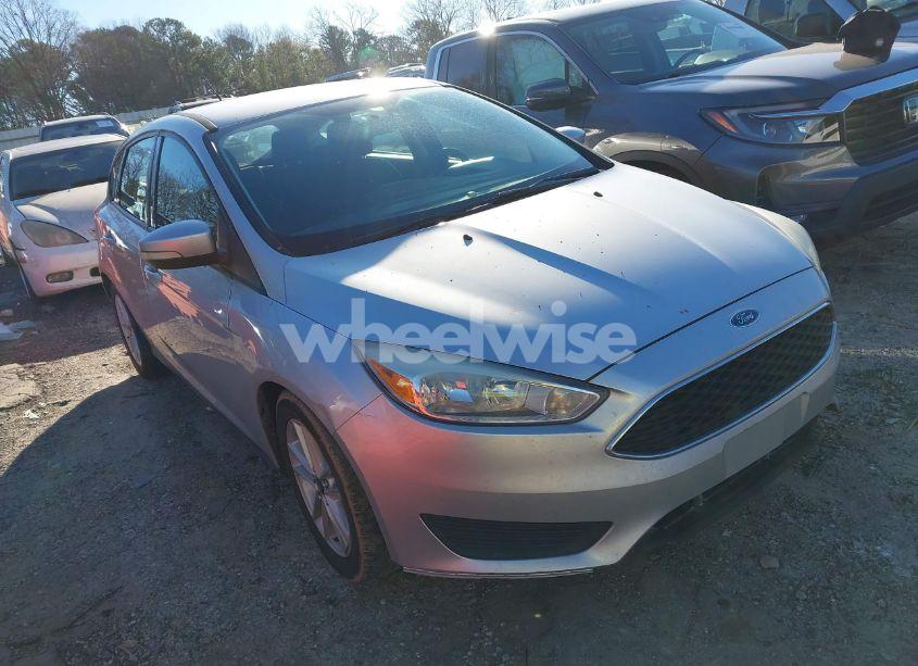 2015 Ford Focus SE (VIN 1FADP3K25FL223094) main photo