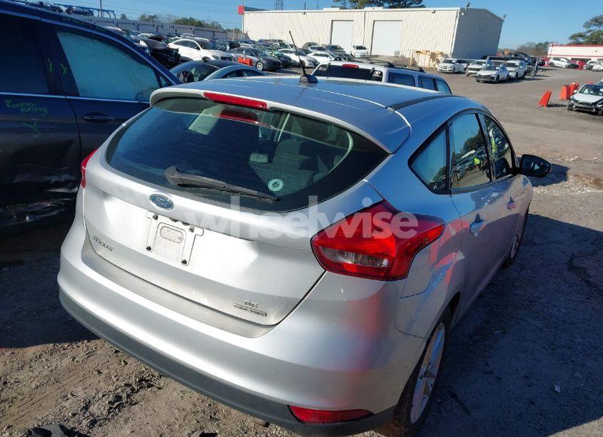 Photo 4 of 2015 Ford Focus SE (VIN 1FADP3K25FL223094)