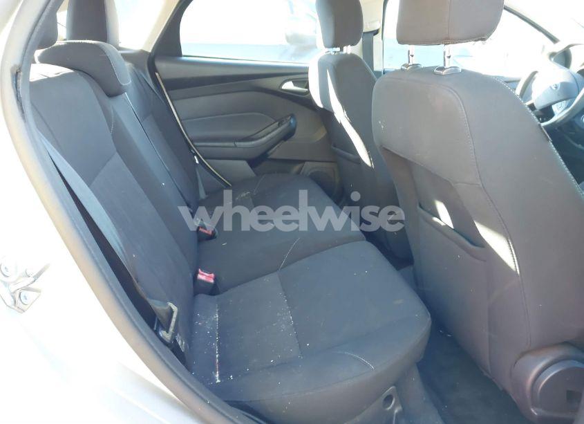 Photo 8 of 2015 Ford Focus SE (VIN 1FADP3K25FL223094)