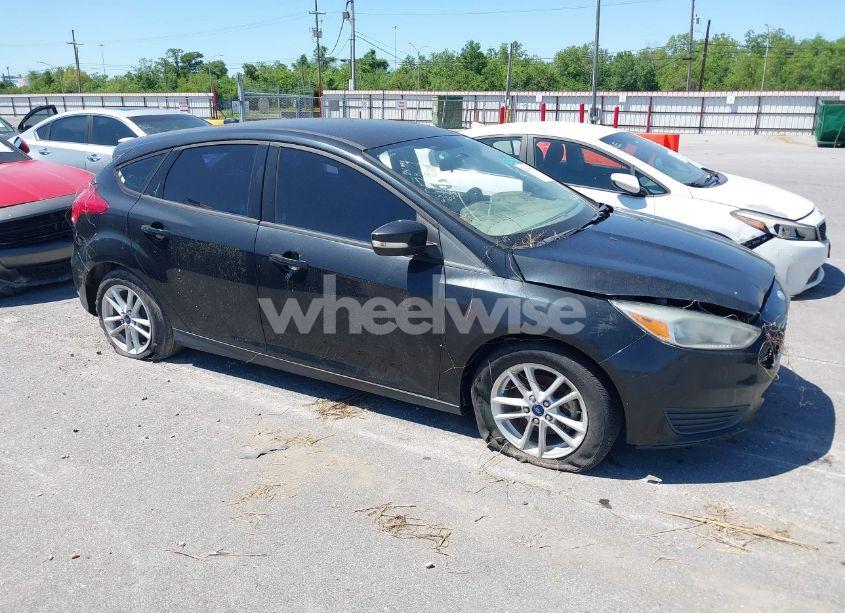 2015 Ford Focus SE (VIN 1FADP3K25FL223726) main photo