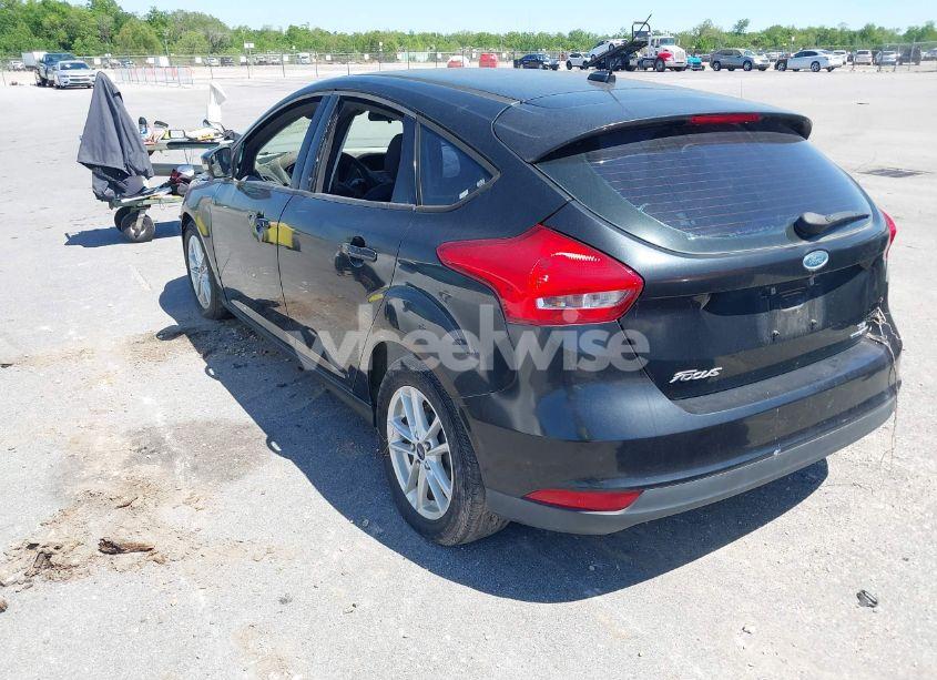 Photo 3 of 2015 Ford Focus SE (VIN 1FADP3K25FL223726)