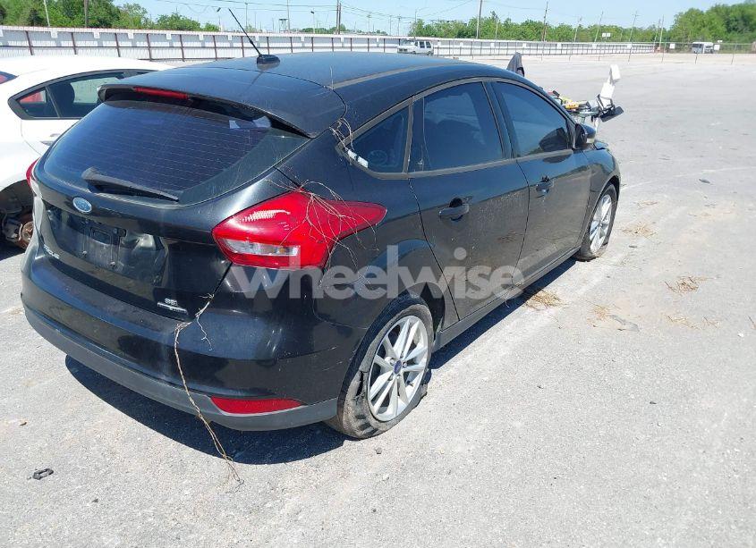 Photo 4 of 2015 Ford Focus SE (VIN 1FADP3K25FL223726)