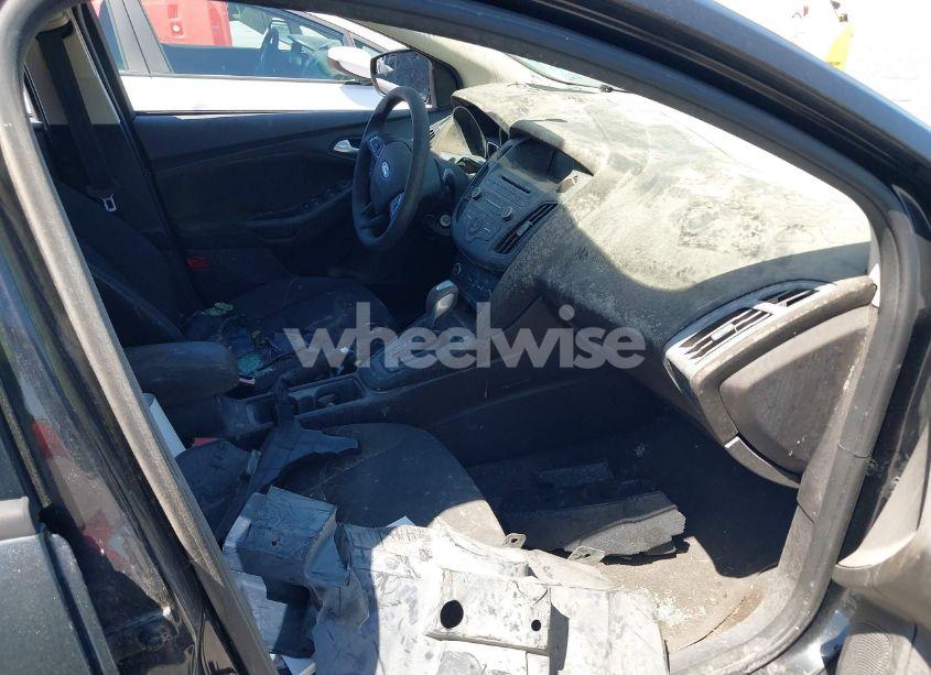 Photo 5 of 2015 Ford Focus SE (VIN 1FADP3K25FL223726)