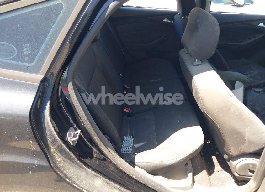 Photo 8 of 2015 Ford Focus SE (VIN 1FADP3K25FL223726)