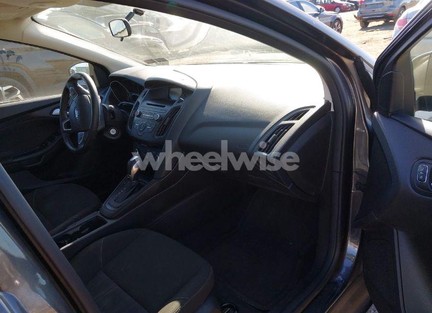 Photo 5 of 2015 Ford Focus SE (VIN 1FADP3K25FL252076)