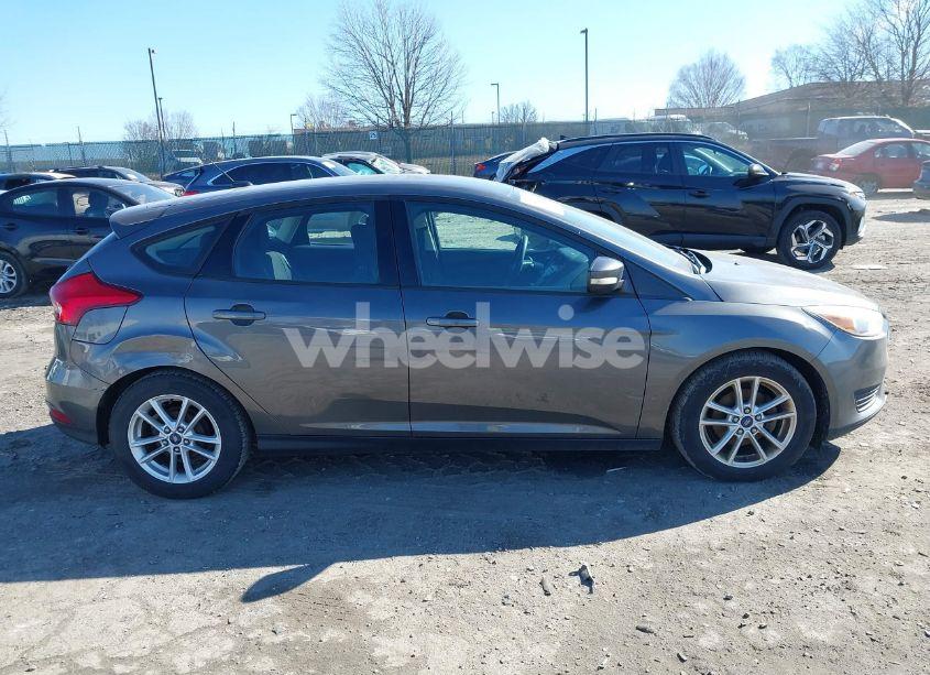 Photo 6 of 2015 Ford Focus SE (VIN 1FADP3K25FL252076)