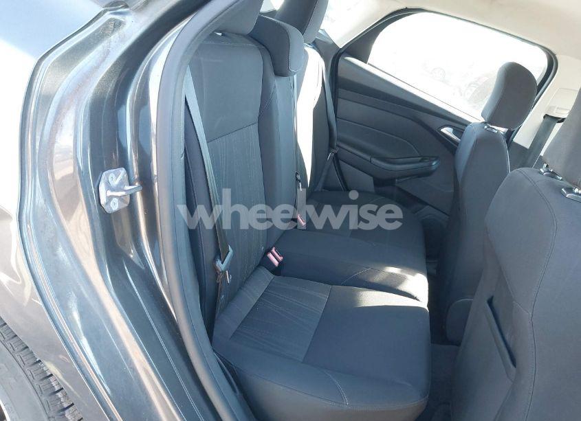 Photo 8 of 2015 Ford Focus SE (VIN 1FADP3K25FL252076)