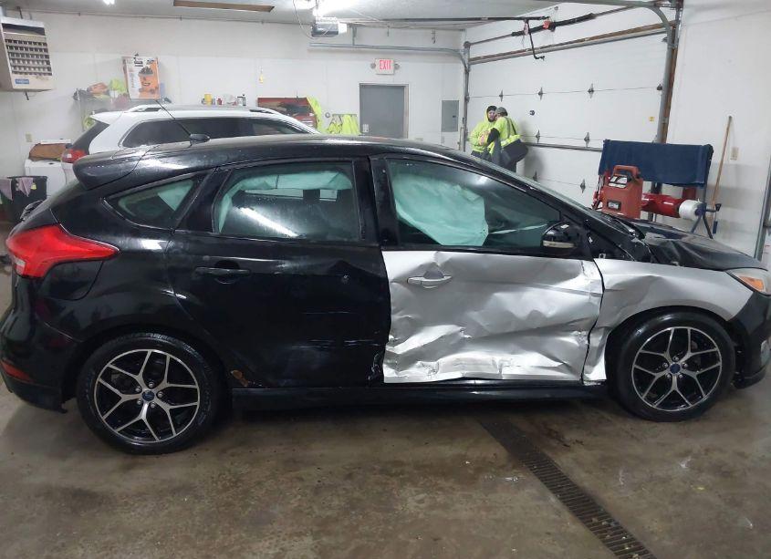 Photo 13 of 2015 Ford Focus SE (VIN 1FADP3K25FL280315)
