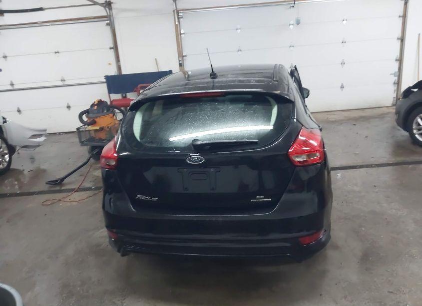 Photo 16 of 2015 Ford Focus SE (VIN 1FADP3K25FL280315)