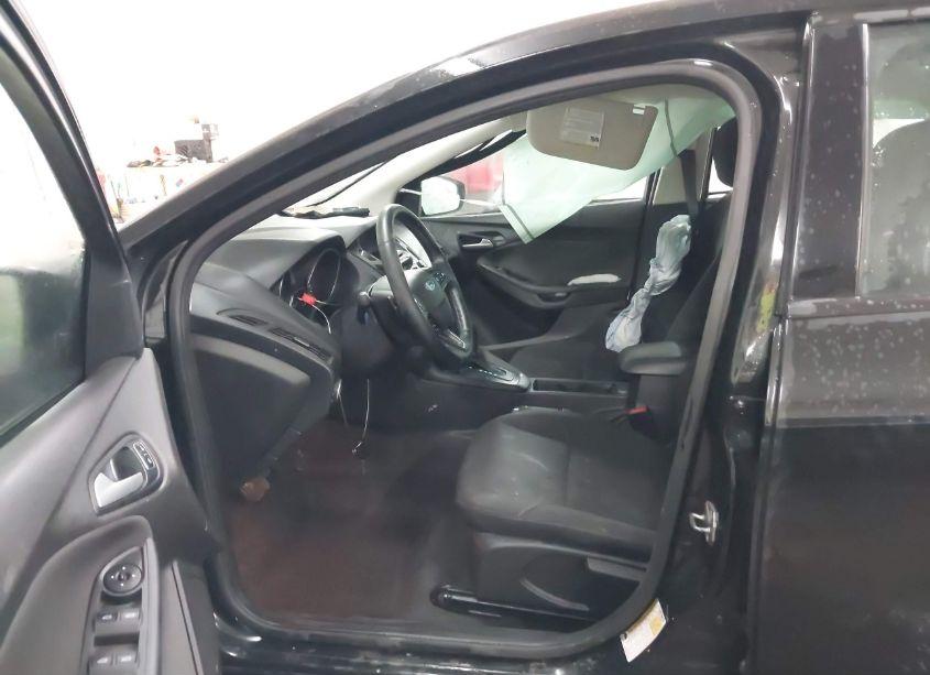 Photo 5 of 2015 Ford Focus SE (VIN 1FADP3K25FL280315)