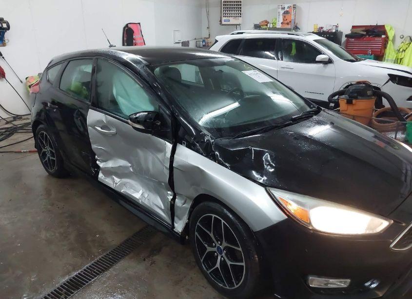 Photo 6 of 2015 Ford Focus SE (VIN 1FADP3K25FL280315)