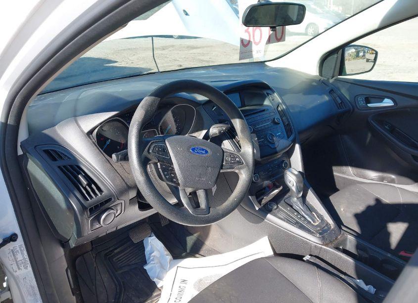 Photo 13 of 2015 Ford Focus SE (VIN 1FADP3K25FL285840)