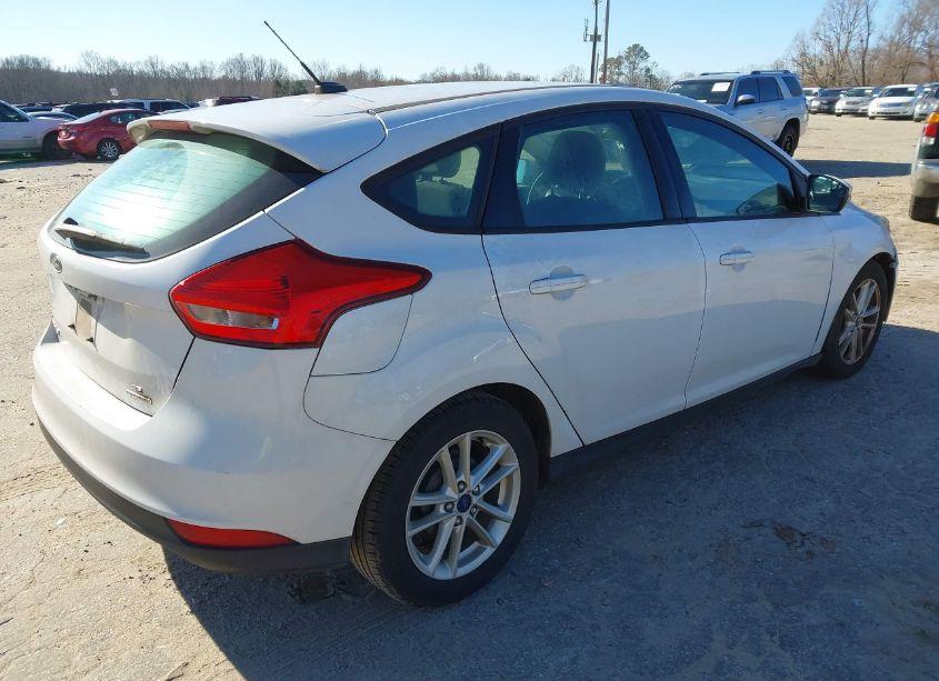 Photo 4 of 2015 Ford Focus SE (VIN 1FADP3K25FL285840)