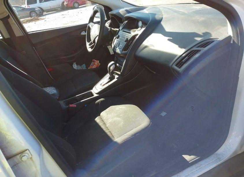 Photo 5 of 2015 Ford Focus SE (VIN 1FADP3K25FL285840)