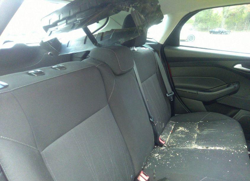 Photo 8 of 2015 Ford Focus SE (VIN 1FADP3K25FL298085)