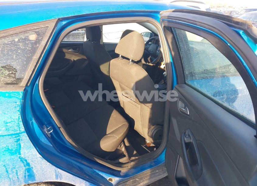 Photo 8 of 2015 Ford Focus SE (VIN 1FADP3K25FL307075)