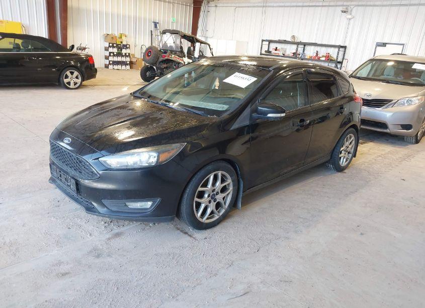 Photo 2 of 2015 Ford Focus SE (VIN 1FADP3K25FL318772)