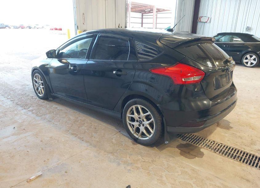 Photo 3 of 2015 Ford Focus SE (VIN 1FADP3K25FL318772)