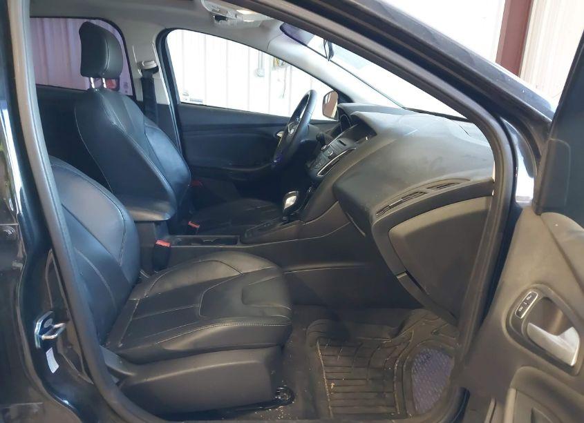 Photo 5 of 2015 Ford Focus SE (VIN 1FADP3K25FL318772)