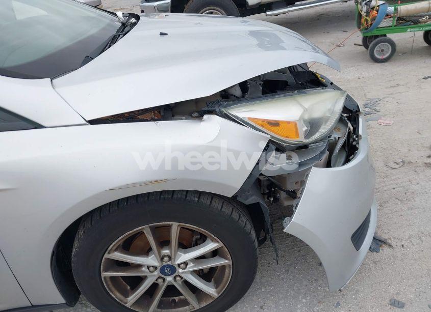 Photo 12 of 2015 Ford Focus SE (VIN 1FADP3K25FL328797)