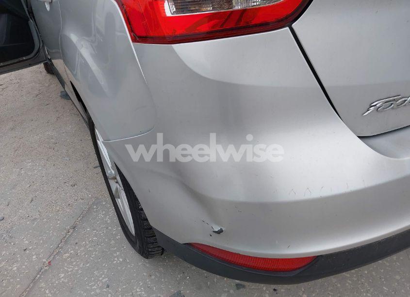 Photo 13 of 2015 Ford Focus SE (VIN 1FADP3K25FL328797)