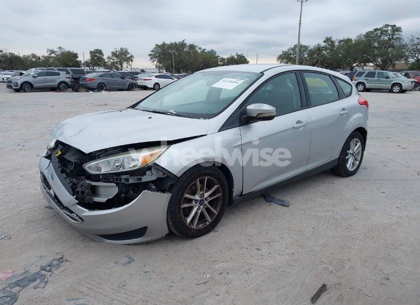 Photo 2 of 2015 Ford Focus SE (VIN 1FADP3K25FL328797)