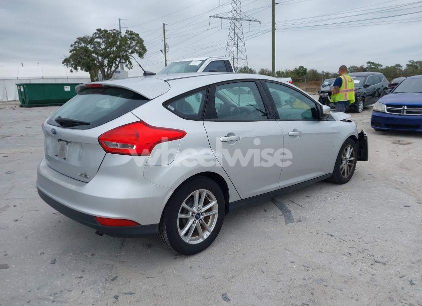 Photo 4 of 2015 Ford Focus SE (VIN 1FADP3K25FL328797)