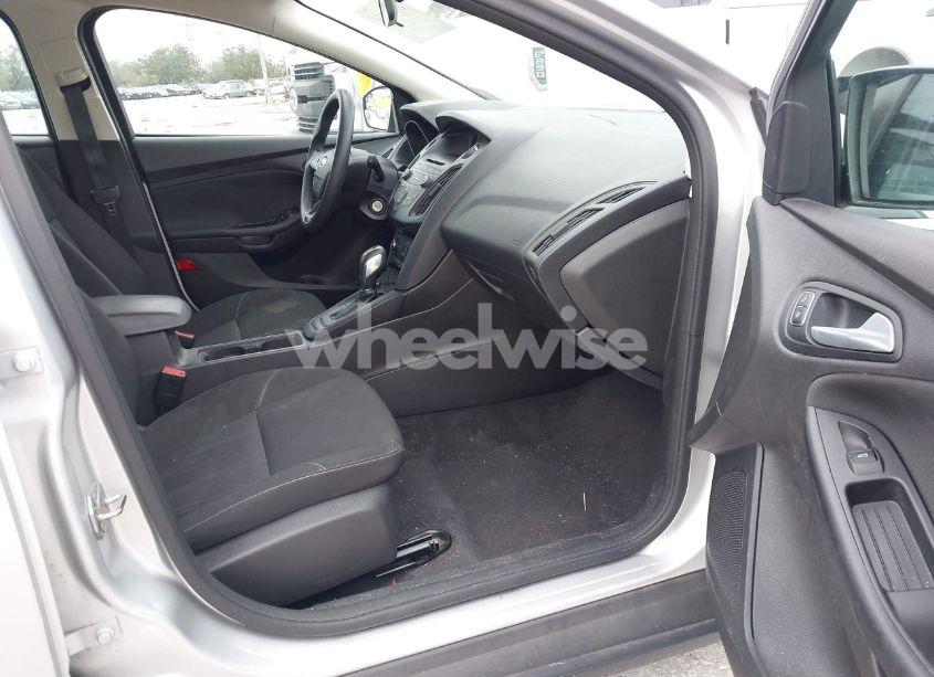 Photo 5 of 2015 Ford Focus SE (VIN 1FADP3K25FL328797)