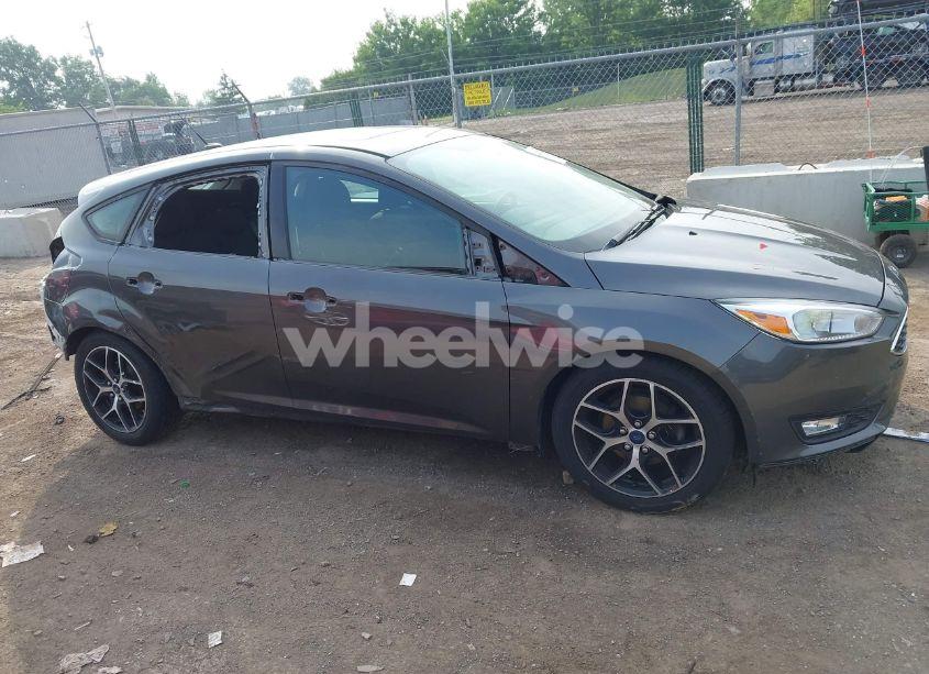 Photo 14 of 2015 Ford Focus SE (VIN 1FADP3K25FL355840)