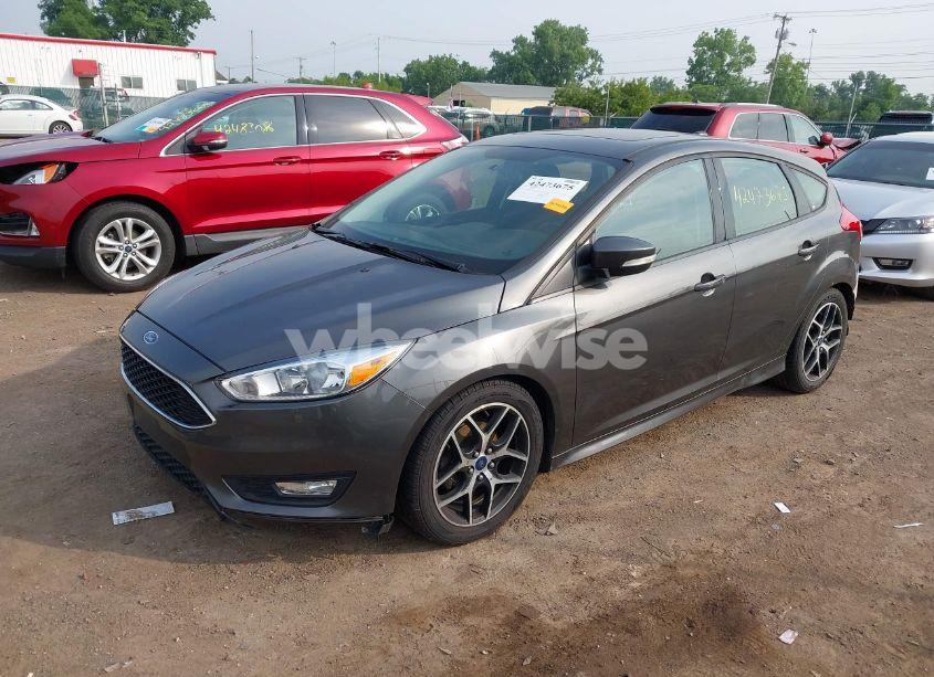 Photo 2 of 2015 Ford Focus SE (VIN 1FADP3K25FL355840)