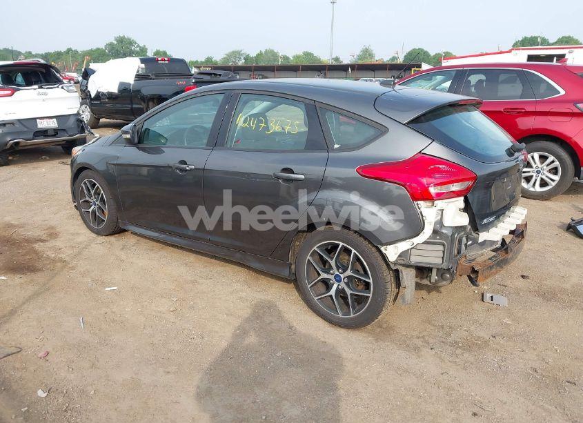 Photo 3 of 2015 Ford Focus SE (VIN 1FADP3K25FL355840)