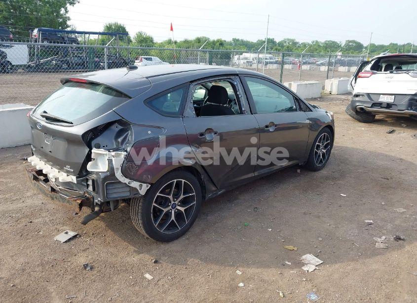 Photo 4 of 2015 Ford Focus SE (VIN 1FADP3K25FL355840)