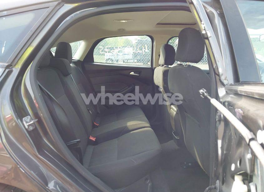 Photo 8 of 2015 Ford Focus SE (VIN 1FADP3K25FL355840)