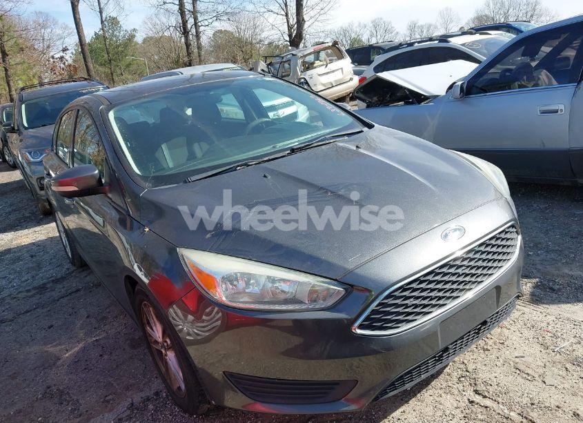 2015 Ford Focus SE (VIN 1FADP3K25FL374727) main photo