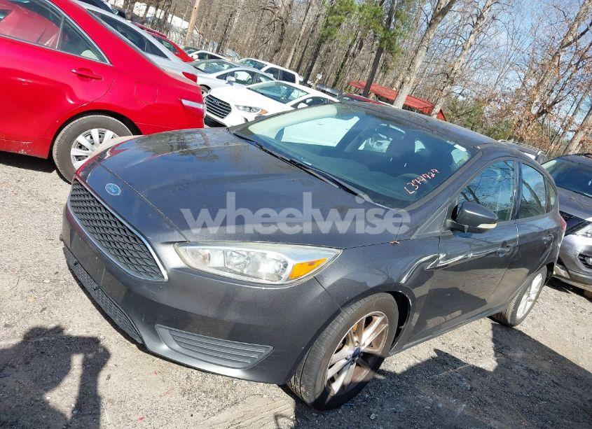 Photo 2 of 2015 Ford Focus SE (VIN 1FADP3K25FL374727)