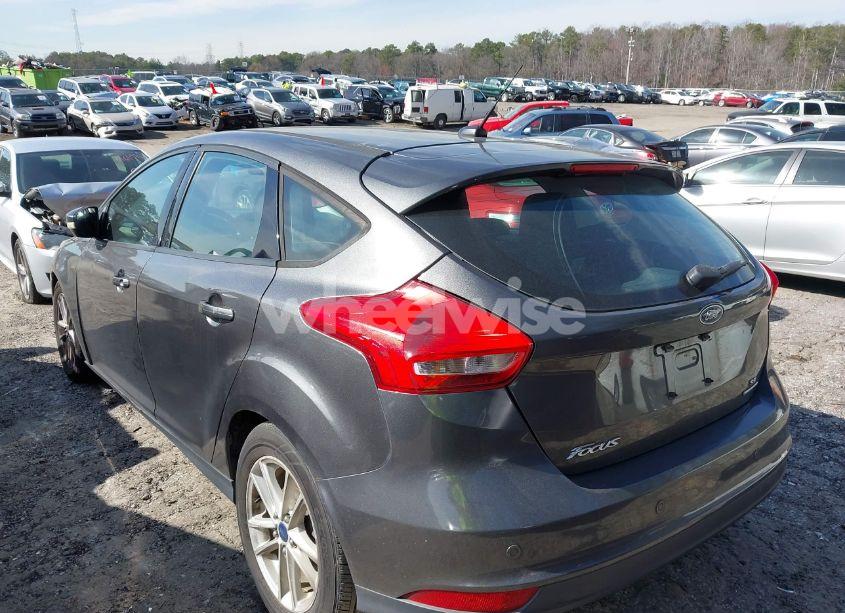 Photo 3 of 2015 Ford Focus SE (VIN 1FADP3K25FL374727)