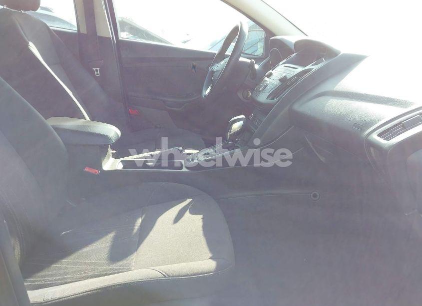 Photo 5 of 2015 Ford Focus SE (VIN 1FADP3K25FL374727)