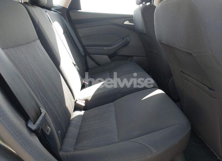 Photo 8 of 2015 Ford Focus SE (VIN 1FADP3K25FL374727)