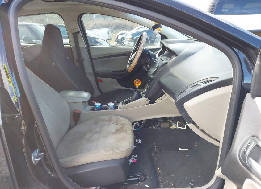 Photo 5 of 2016 Ford Focus SE (VIN 1FADP3K25GL204045)