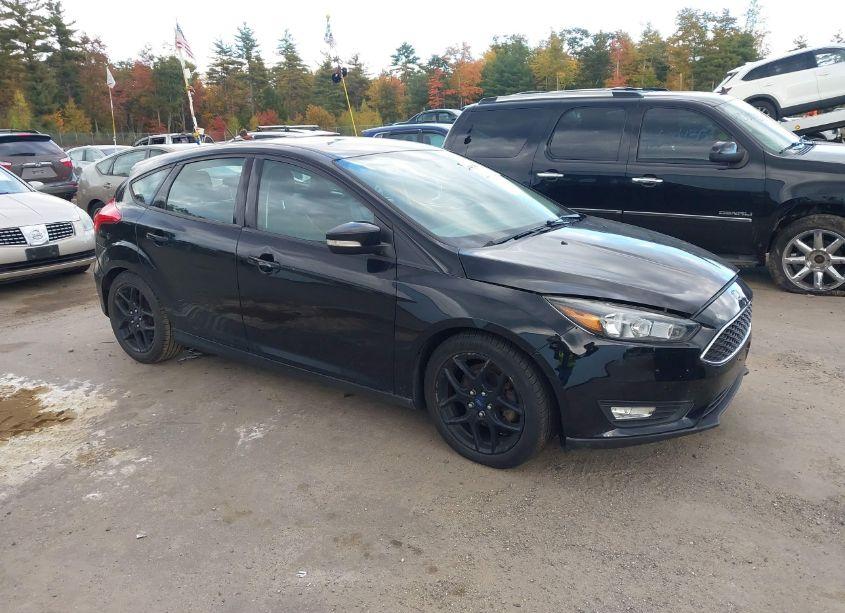 2016 Ford Focus SE (VIN 1FADP3K25GL206782) main photo