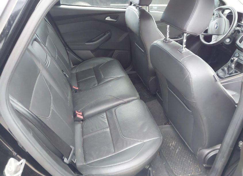 Photo 8 of 2016 Ford Focus SE (VIN 1FADP3K25GL206782)