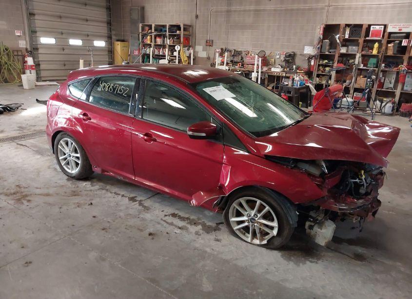 2016 Ford Focus SE (VIN 1FADP3K25GL220522) main photo