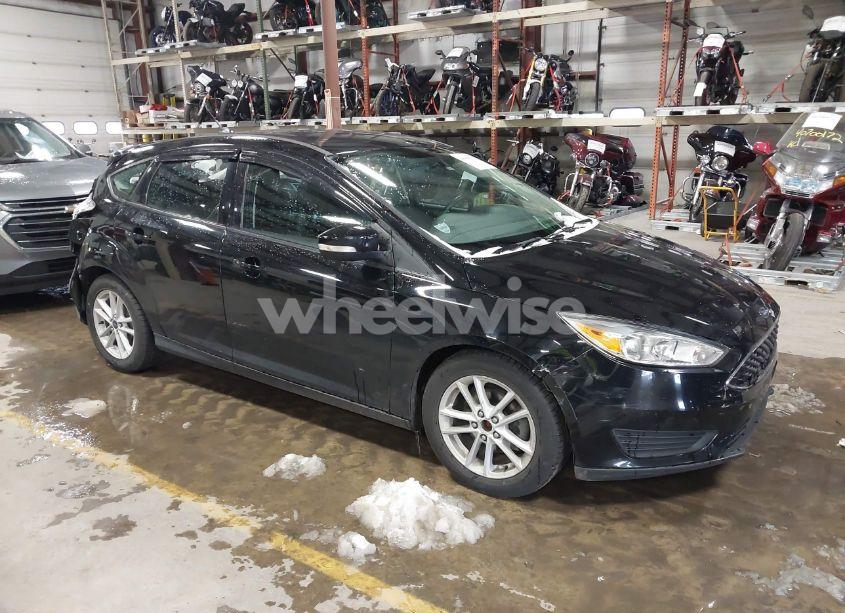 2016 Ford Focus SE (VIN 1FADP3K25GL223131) main photo