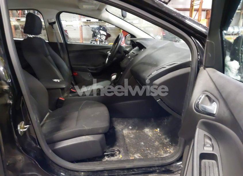 Photo 5 of 2016 Ford Focus SE (VIN 1FADP3K25GL223131)