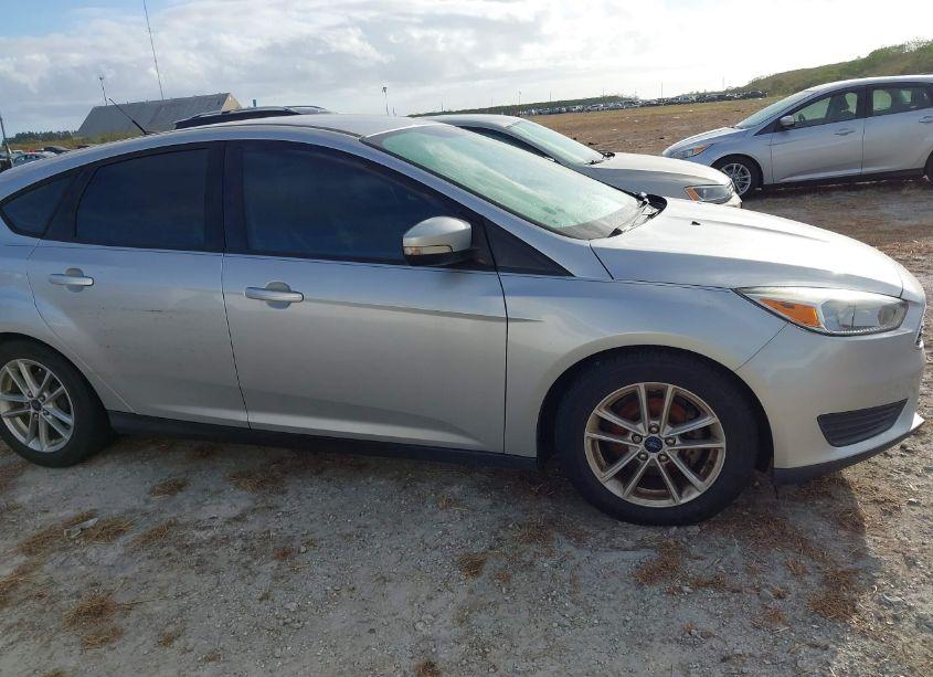 Photo 13 of 2016 Ford Focus SE (VIN 1FADP3K25GL242021)